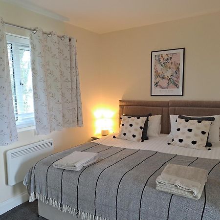 Celtic Minor Stables Hotel Суонзи Екстериор снимка